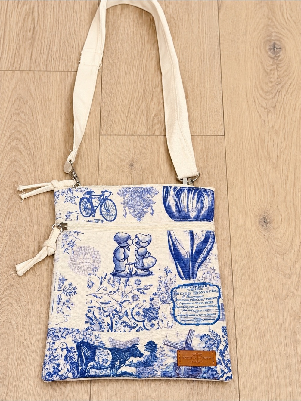 Robin Ruth Delft Blue White Crossbody Bag Dutch Toile Travel Passport Purse